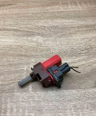 Ford Mondeo Mk III Brake pedal sensor switch 95BB7C534AC P6MGA WITHPLUG