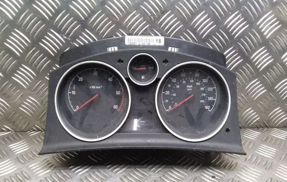 Opel Zafira B Speedometer (instrument cluster) 13309001