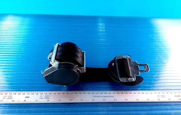 Volkswagen Cross Touran I Middle seatbelt (rear) 6047883