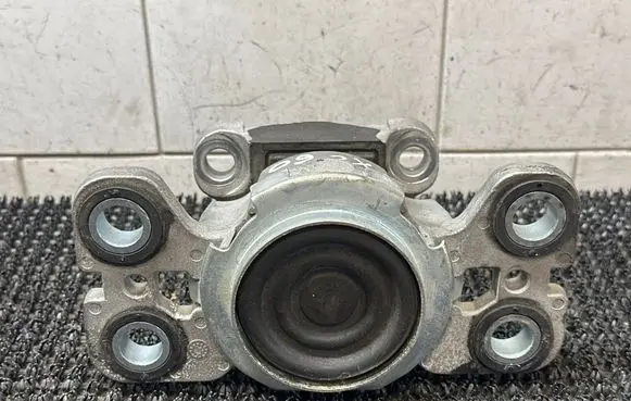 Volvo XC60 Engine mount bracket HL8090M03