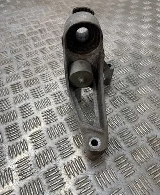 BMW 2 F46 Engine mounting bracket 6859794