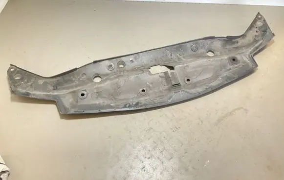 Engine bonnet/hood lock trim molding