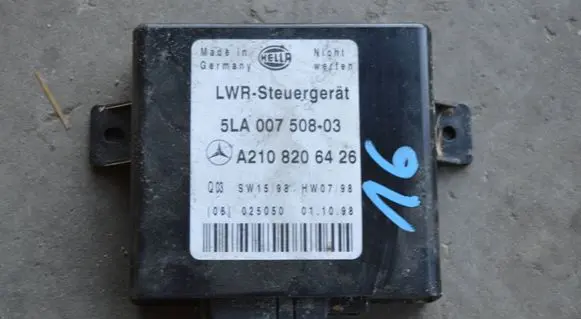 Mercedes-Benz E W210 Light module LCM A2108206426 5LA00750803
