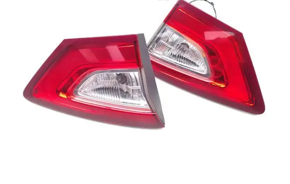 Tailgate rear/tail lights