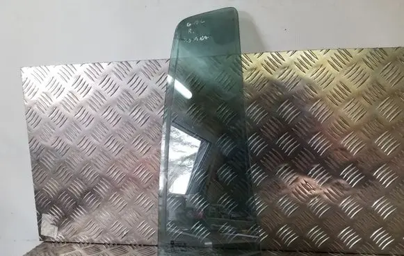 Opel Zafira A Rear vent window glass 