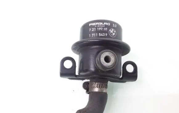 BMW 7 E32 Fuel pressure regulator 1711543 72119710 17115439