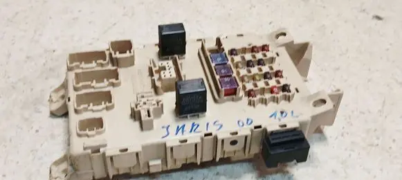 Toyota Yaris Fuse module 2715