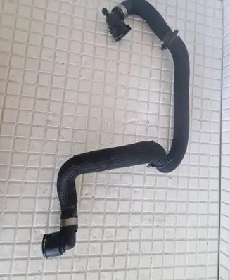 Coolant pipe/hose