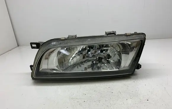 Nissan Almera N16 Headlight/headlamp E139261 E139262