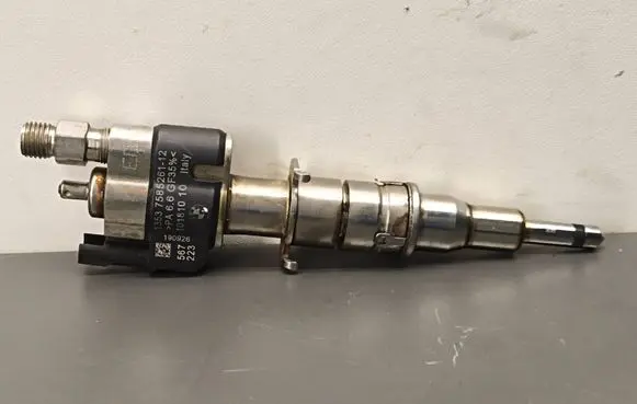 BMW 5 F10 F11 Fuel injector 7585261 10181010 PA66GF359