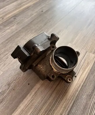 Volkswagen PASSAT B6 Throttle valve 03L128063J