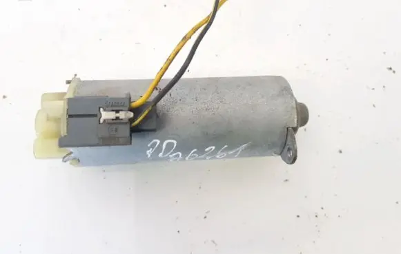 Volvo XC90 Seat adjustment motor 0130002529 198391-103
