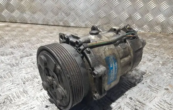 Volkswagen Golf IV Air conditioning (A/C) compressor (pump) 1j0820803k