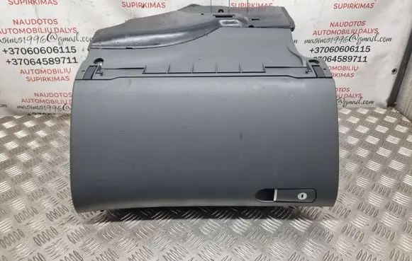 Glove box