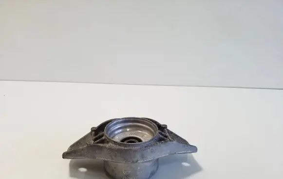 Nissan Qashqai J12 Front shock absorber mounting bracket 