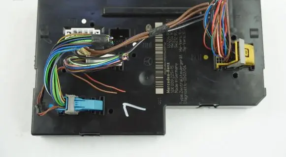 Mercedes-Benz C W204 Other control units/modules 5DK00922515 2049008601 2049013901