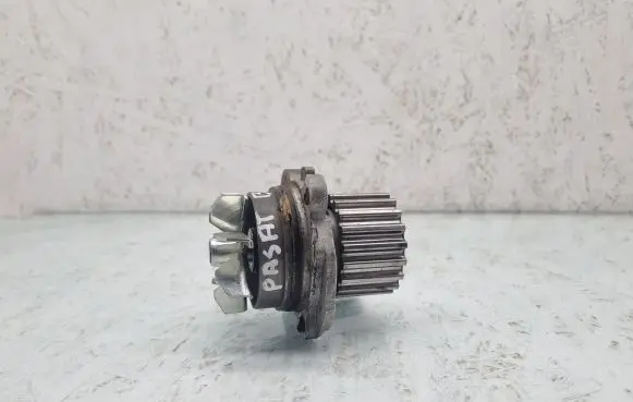 Volkswagen PASSAT B6 Water pump