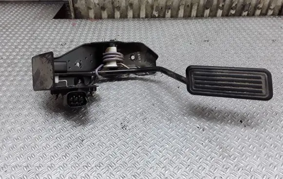 Toyota Avensis T250 Accelerator throttle pedal