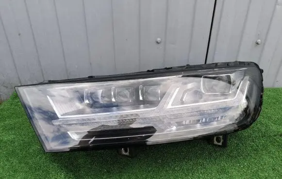 Audi Q7 4M Headlight/headlamp 4M0941035
