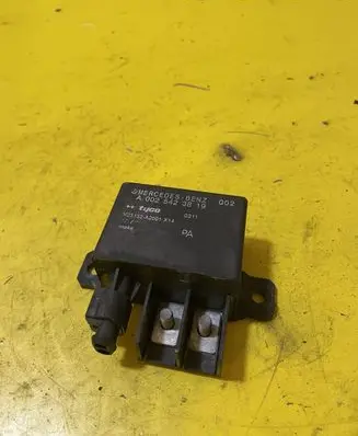 Mercedes-Benz E W211 Charging relay A0025423819 0025423819