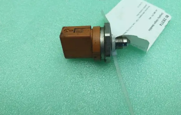 Volkswagen Eos Fuel pressure sensor 0261545051