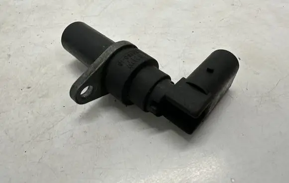 BMW 5 E39 Crankshaft position sensor 25916010