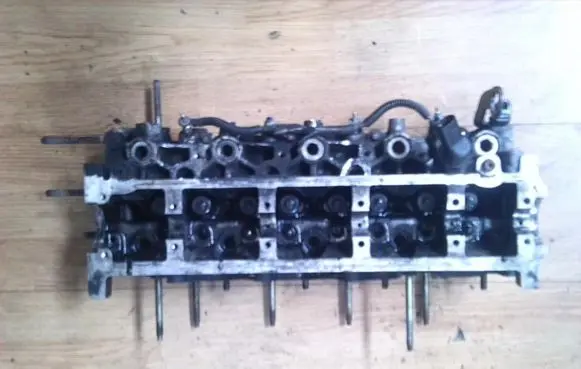 Peugeot 307 Engine head 