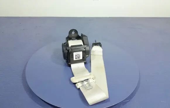 Audi A4 S4 B7 8E 8H Front seatbelt 7402529