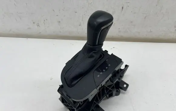 Toyota Yaris XP210 Gear shifter/selector 75G591