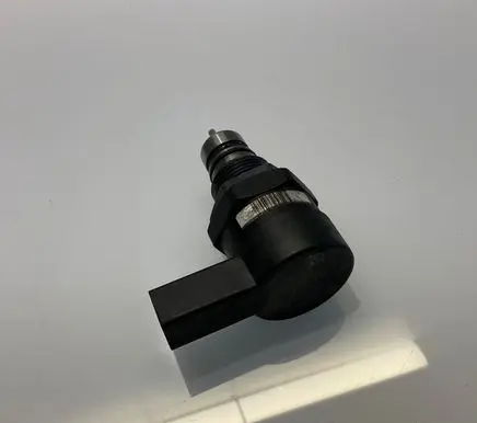 Mercedes-Benz CLS C219 Fuel pressure sensor A6110780449 12349407 0281002494