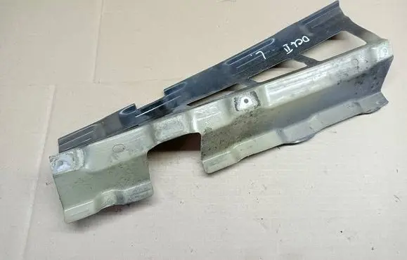 Skoda Octavia Mk2 (1Z) Fender mounting bracket 1Z0821161