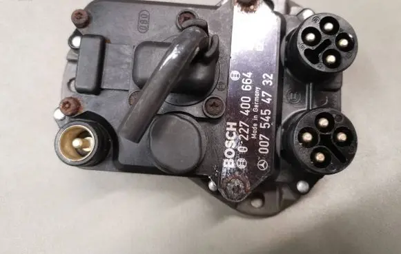 Mercedes-Benz 190 W201 Ignition amplifier control unit 0075454732 0227400664