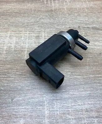 Audi A4 S4 B7 8E 8H Turbo solenoid valve 4E0906628