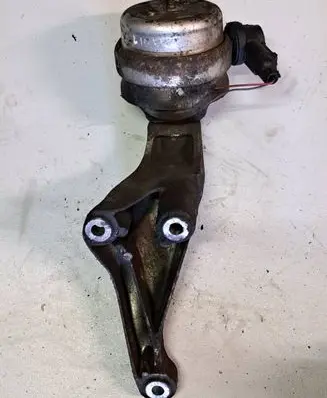 Audi A4 S4 B7 8E 8H Engine mount bracket 8E0199307S
