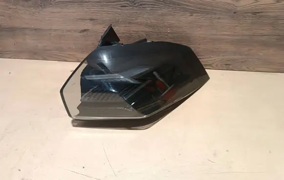 Tailgate rear/tail lights