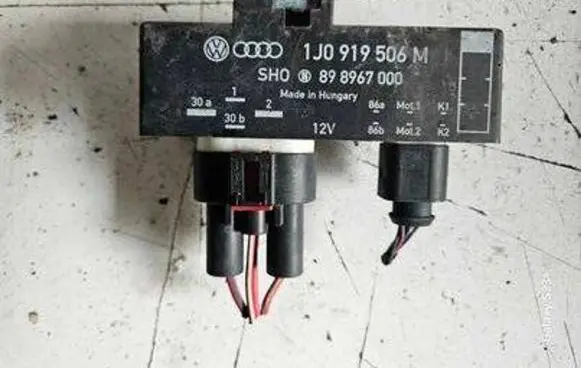 Volkswagen Polo Coolant fan relay 1J0919506M 898967000