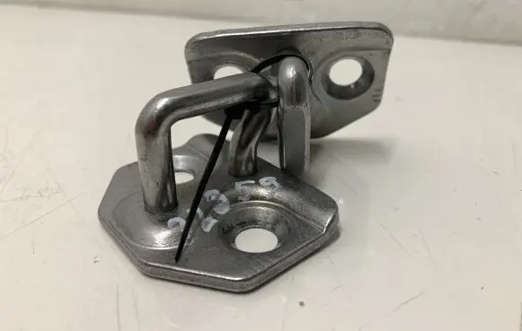 Volvo XC40 Rear door lock loop/hook striker 31391833