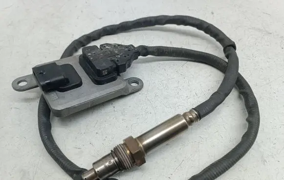Mercedes-Benz C W205 Lambda probe sensor A0009053706 5WK96683F 0009053706