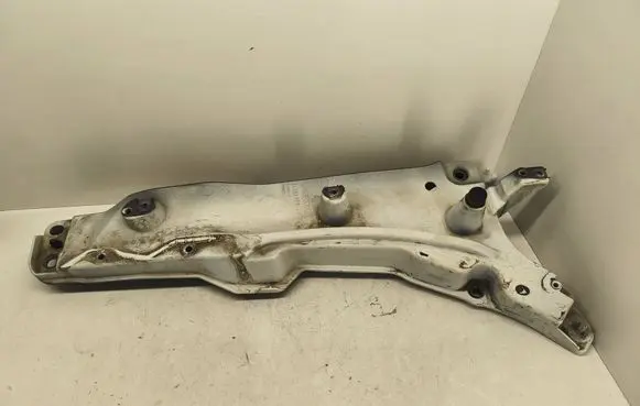 Fender mounting bracket
