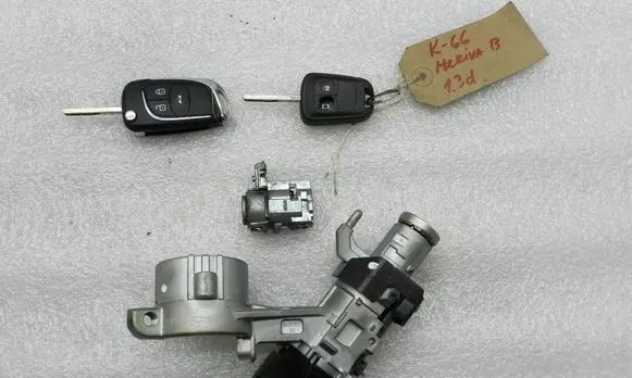 Opel Meriva B Ignition lock 25799292 84152486