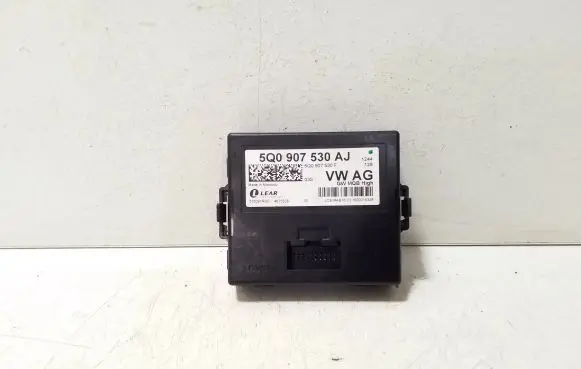 Volkswagen Tiguan Gateway control module 5Q0907530AJ