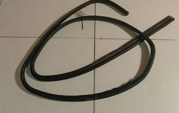 Ford C-MAX I Rubber seal front coupe door 