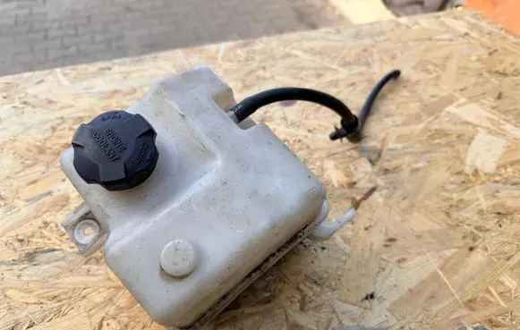 Hyundai i40 Coolant expansion tank/reservoir 254303Z100