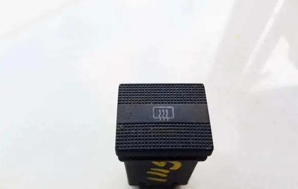 Volkswagen Golf III Windscreen/window heater switch 1H0959621B