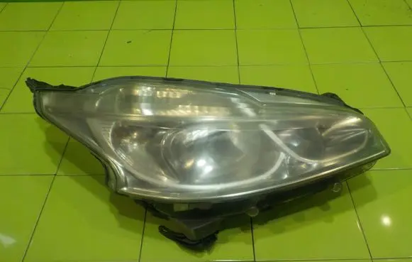 Peugeot 208 I Headlight/headlamp PRZOD