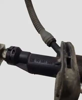 Opel Zafira B Clutch master cylinder 90581565