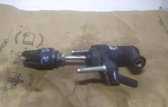 Clutch slave cylinder