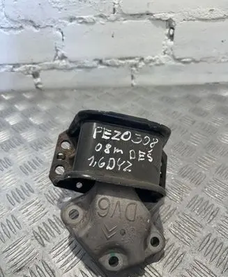 Engine mount bracket