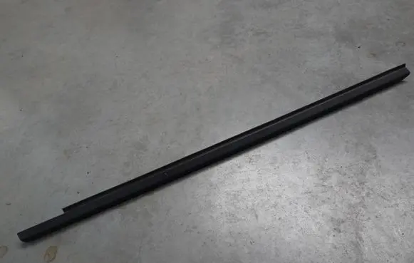 Mercedes-Benz C W202 Front door glass trim molding