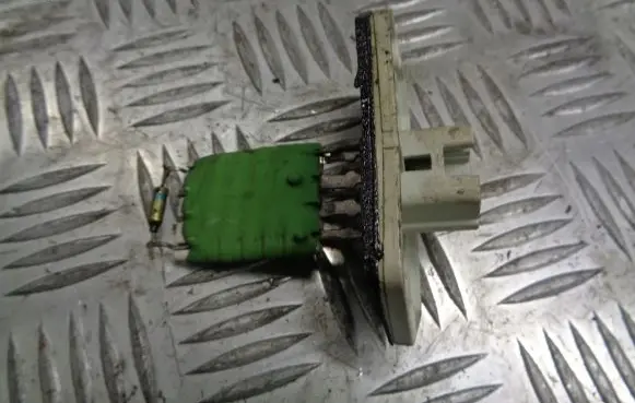 Toyota Yaris Heater blower fan relay 